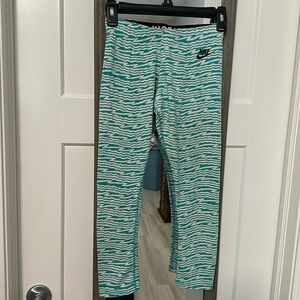 Nike blue and white design cropped cotton leggings size small!